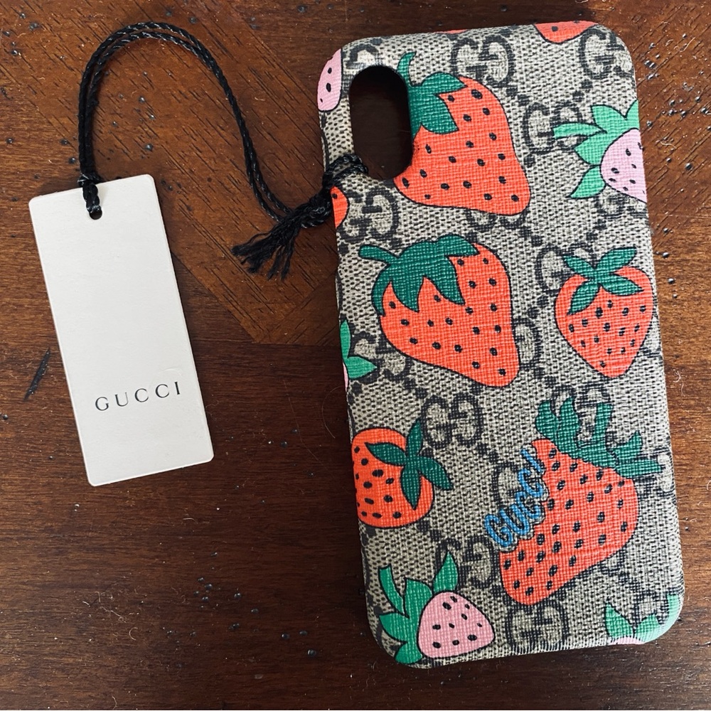 Authentic Gucci GG Supreme Red and Green Strawberry     iPhone 7/8 SE Case NWT